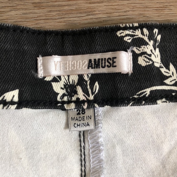 Brand New Floral Shorts - Picture 6 of 8